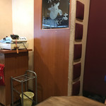 あっかんべぇ - 店内から見た入口