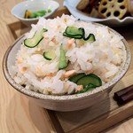 GOHANYA' GOHAN  みなとみらい店 - ランチの季節のごはん・銘柄：山形県産つや姫。
                                本日のごはん『鮭と生姜のさっぱり酢めし』の
大盛りですw