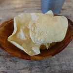 Muthu's Curry - 2017.08 塩味の効いたおせんべいのようなもの(無料)