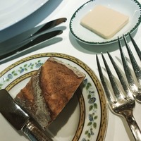 シェ・イノ - パンも一見普通ですが食べると風味が良くて、外のクリスピー感がとてもいいです。