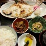 Ｄｉｎｉｎｇ 花 - 