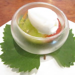 御影 ジュエンヌ - シャインマスカットとプラムのハーブのベルベールのゼリー寄せ ヨーグルトアイスを添えて