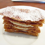 御影 ジュエンヌ - 甘く煮たルバーブを挟んだミルフィーユ