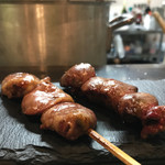 ワラエバ - KUSHIMONO ー串焼きー ５本セット（ハツ・白レバー）1,250。