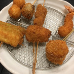 とん亭 - 凝った串カツが月曜はオール100円