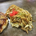 Okonomiyaki Teko - 豚焼きそばハーフ