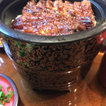 なまずや 各務原分店 - ひつまぶしのお櫃はそびえ立つ感じですよ。