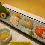 造り(鮪、袖烏賊、鯛、富士鱒)