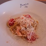 カフェ テルツィーナ  - トマトとチーズの冷製カペリーニ
