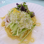 中国料理 萬山楼 - 蒸し鶏の旨塩ねぎだれ