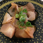 Hama Sushi - 赤貝 ヒモ軍艦。ちょっと前まではこんな鮨無かったよなぁ〜〜〜『赤貝のヒモ』なんてラズウェル細木の漫画でしか見た事ねーわ。はま寿司の赤貝がちゃんとしてんのかどーかは知りません。初めて食べるから。
                        
                        