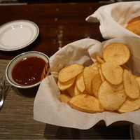 ウルフギャング・ステーキハウス 丸の内店 - 美味い揚げたて厚切りポテチ