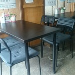 佐平治食堂 - 意外と新しいテーブルと椅子