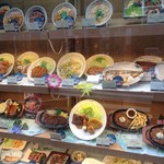 Yayoi Ken - 店外のショーウィンドウ