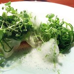 TACUBO - 和歌山産鮎のコンフィ、山形のキュウリ、おかひじきのインサラータ