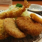 とんかつ 粟島 - ミックスフライ定食。