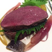 レフェルヴェソンス - 森のむこうに／狩りの記憶〜　夏鹿のロティとムール貝、茗荷、茄子、大葉、青梅