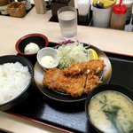 松のや - ロースかつ&ささみかつ定食(¥680)
            特盛(+¥60) ポテトサラダ(¥60) 計¥800
            以前尼崎店で同じメニューを食べた時は¥750
            定食が¥30、特盛とポテトサラダが共に¥10値上げしたらしい