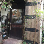 ソウルフードカフェ　カモメ - 店の入り口