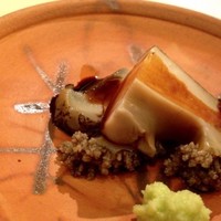 鮨 そえ島 - ◆黒鮑（千葉産）・・これも大きく立派な品。上手に蒸されているので、ヒダまで柔らかく美味しい。