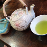 山茶屋 - お茶は玄米茶♪