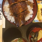 炭火焼うなぎ 東山物産 - 