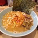 らあめん工房 雪濃湯 - 牛骨・紅味(ネギラーメン)　辛味ネギとザーサイ、合います～◎ご飯がどんどん進むっ↑↑　2017/06/24