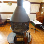 旦念亭 - 店内の暖炉