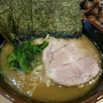 横浜ラーメン 北村家 - ラーメン（680円）