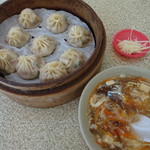 永和小籠湯包 - 小籠包と酸辣湯(計85元)