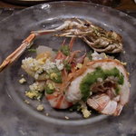 クッチーナ イタリアーナ ガッルーラ - 三河湾の春の魚介とバジルの香りのサラダ　”カボンマグロ”　リグーリア風　三河湾師崎の　”天然赤座海老”　の頭のインパナート添え