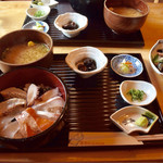 島食DOみやんだ - その日の五種盛り 海鮮丼 ¥1500