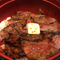 赤坂 津つ井 総本店 - ビフテキ丼、2600円。（外税）