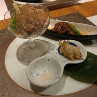 銀座　遠音近音 - 前菜　夏野菜と蝦蛄の琥珀ジュレかけ　庄原産アスパラ　福山産無花果　ねぶと唐揚げ　飯蛸旨煮