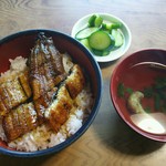 うなぎ丼（4切）1,240円（税込）