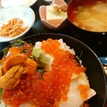 おさかな処 さわ - ミックス丼《海鮮丼？》