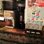 Mouyan Kare - ソフトドリンクマシーンの飲み物は女性だけ