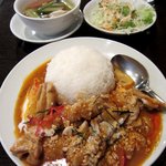 ティーヌン - ランチの本日のカレーセット（\950）はレッドカレーでした