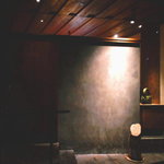 味酒 かむなび - シンプルモダンな店構え。