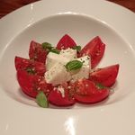 Ajito luxe - フルーツトマトとモッツァレラバッカのカプレーゼ