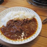 Horichambokujou - 最初にテールデミグラス煮込みがテーブルに運ばれてきました。
                        
                        二日間じっくり煮込まれたとろける様なテールを使ったお肉の旨みが凝縮されたソースです。