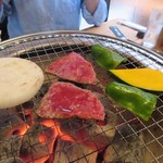 Horichan bokujou - お肉や野菜は七厘を使って網焼きです。
                        