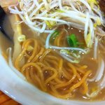 まるさ商店 - ハバネロが練り込まれた麺