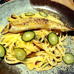 チンクエ イカリヤ - リングイネ　鮎のコンフィと大原焼き茄子シチリアンスタイル　（1280円）（2017年7月）