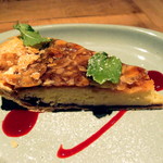 チンクエ イカリヤ - アーモンドのタルト（580円）（2017年7月）