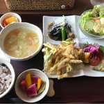 スローベリィ - ベジタブルランチ。