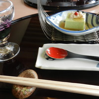 札幌 なだ万雅殿 - 枝豆豆腐と金時草のお浸し