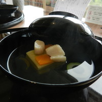 札幌 なだ万雅殿 - 空豆真丈のお吸い物