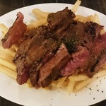 CarneTribe 肉バル - 牛ハラミのステーキフリッツのハーフ990円