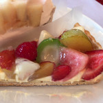 キル フェ ボン 仙台 - 桃と夏の果実のタルト